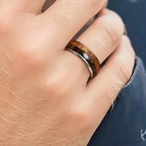 Handsome Men's Outdoorsmen Wood Inlaid Brown Silver Arrow Titanium Ring Sz 10 - Picture 3 of 3